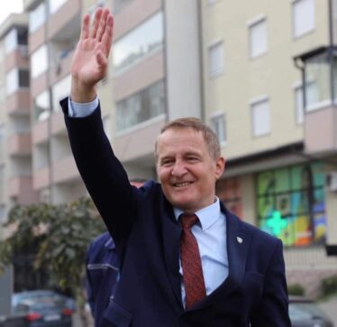 Kryetari i Vushtrrisë tregon pse nuk i shkoi në takim Kurtit