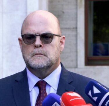 Hovenier: Jam i befasuar nga ajo që tha Rashiqi për Konferencë, duhet vetëm përkushtim nga palët për zbatim marrëveshjesh