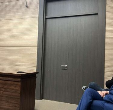 Konjufca thumbon Lekajn në Gjykatë: Nashta na tregon qysh me i kry bre këto procese se unë amater, s’po di