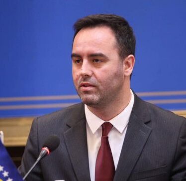 Prokuroria kërkon dënimin e Konjufcës për hedhjen e gazit lotsjellës në Kuvend, mbrojtja lirim nga akuza