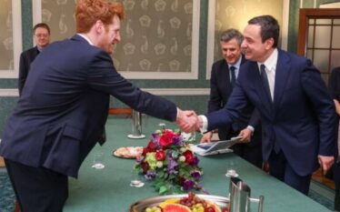 Kurti takohet me liderin opozitar të Irlandës së Veriut, flasin…