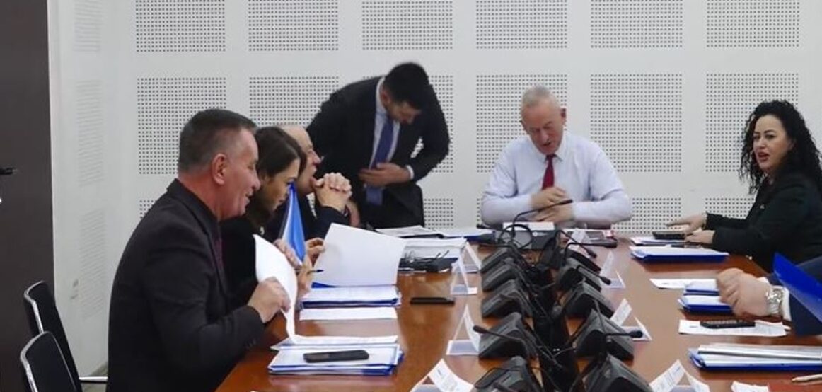 “A s’je në burg a?! Pal Lekaj i përgjigjet deputetes së LDK-së