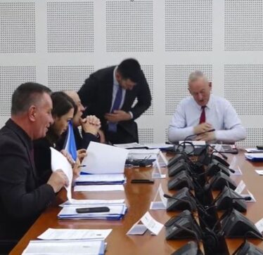 “A s’je në burg a?! Pal Lekaj i përgjigjet deputetes së LDK-së