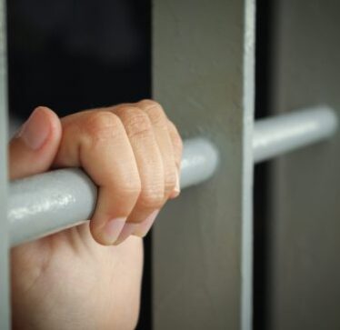 Një muaj paraburgim ndaj të dyshuarit për blerje dhe shitje të narkotikëve