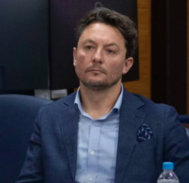 Shkarkohet kryesuesi i Kuvendit Komunal të Prishtinës, Rama: Rrëmbim i pushtetit