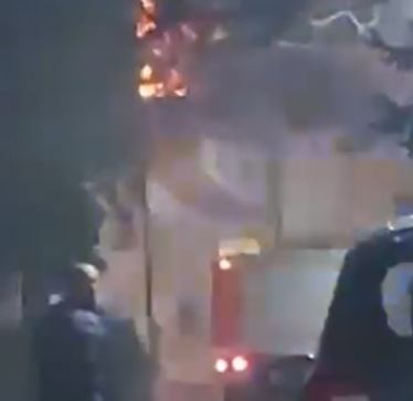 Shtëpia e pleqëve u përfshi nga zjarri, Policia thotë se s’ka të lënduar