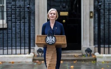 Ish-kryeministrja britanike fajëson “shtetin e thellë” për qëndrimin e shkurtë…