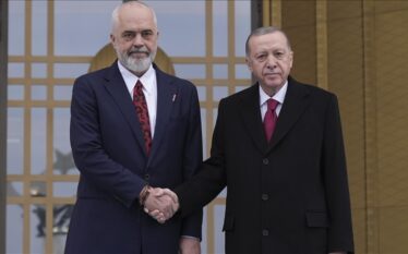 Presidenti turk Erdoğan mirëpret kryeministrin shqiptar Edi Rama
