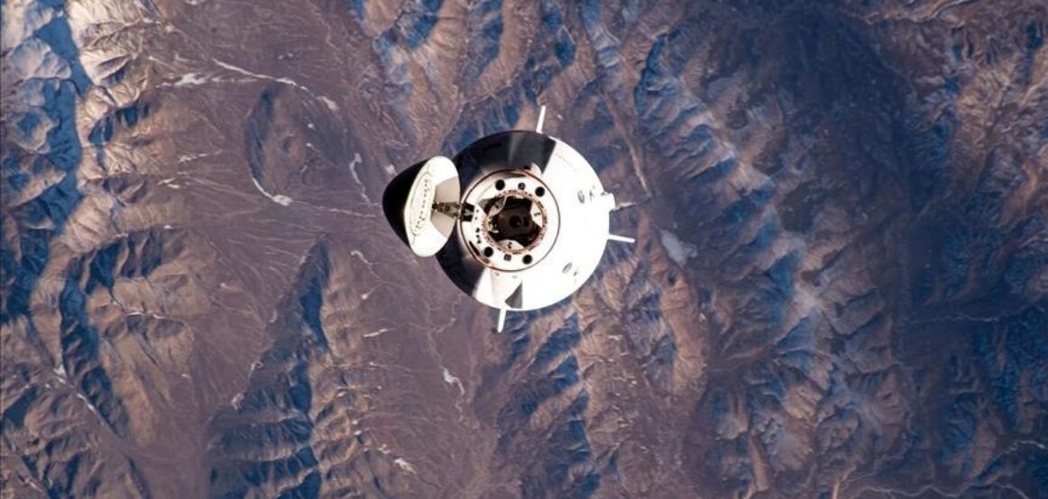Kapsula hapësinore që mban astronautët turk, italian, spanjoll dhe suedez largohet nga Stacioni Ndërkombëtar Hapësinor