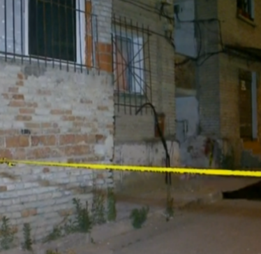 Tragjike në Korçë/ Nënë e bijë 5 ditë të vdekura në banesë, djali erdhi nga Greqia dhe u përball me dramën në familje
