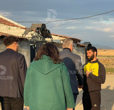 Vitia viziton familjen e 4-vjeçares që vdiq në QKUK