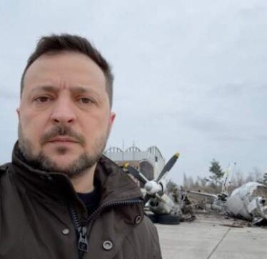 Zelensky në dyvjetorin e luftës paraqitet nga vendi ku u zhvillua beteja e parë: Jemi 730 ditë më afër fitores
