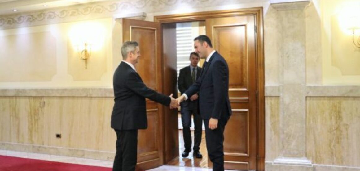 Konjufca takohet me ambasadorin e ri britanik, detaje se çka diskutuan