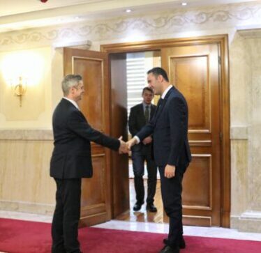 Konjufca takohet me ambasadorin e ri britanik, detaje se çka diskutuan