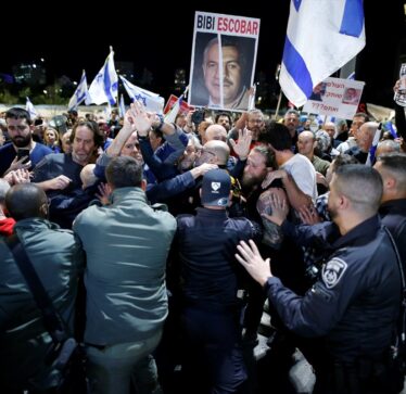 Mijëra izraelitë mbajnë protesta, kërkojnë marrëveshje për shkëmbimin e pengjeve