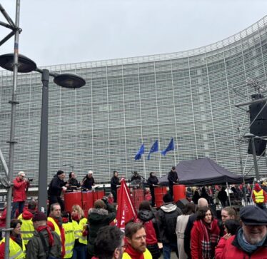Sindikatat evropiane protestojnë para BE-së, shkak kthimi i masave shtrënguese në mbarë Evropën