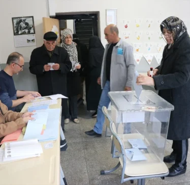 Fillon votimi për zgjedhjet lokale në Turqi