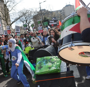Mijëra njerëz marshojnë në Londër për Palestinën, kërkojnë armëpushim dhe dënojnë deklaratat e Sunak