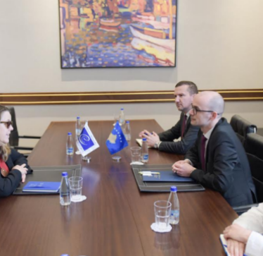 MPJ citon zyrtaren e KiE: Vendimi për pronat e Manastirit sinjal se Kosova është gati për t’iu bashkuar organizatës