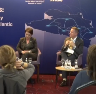 Hovenier në panel me Gërvallën, Rohde e Sunyog: Shpresoj që Qeveria do t’i dëgjojë këshilat  që t’i ndihmojmë Kosovës