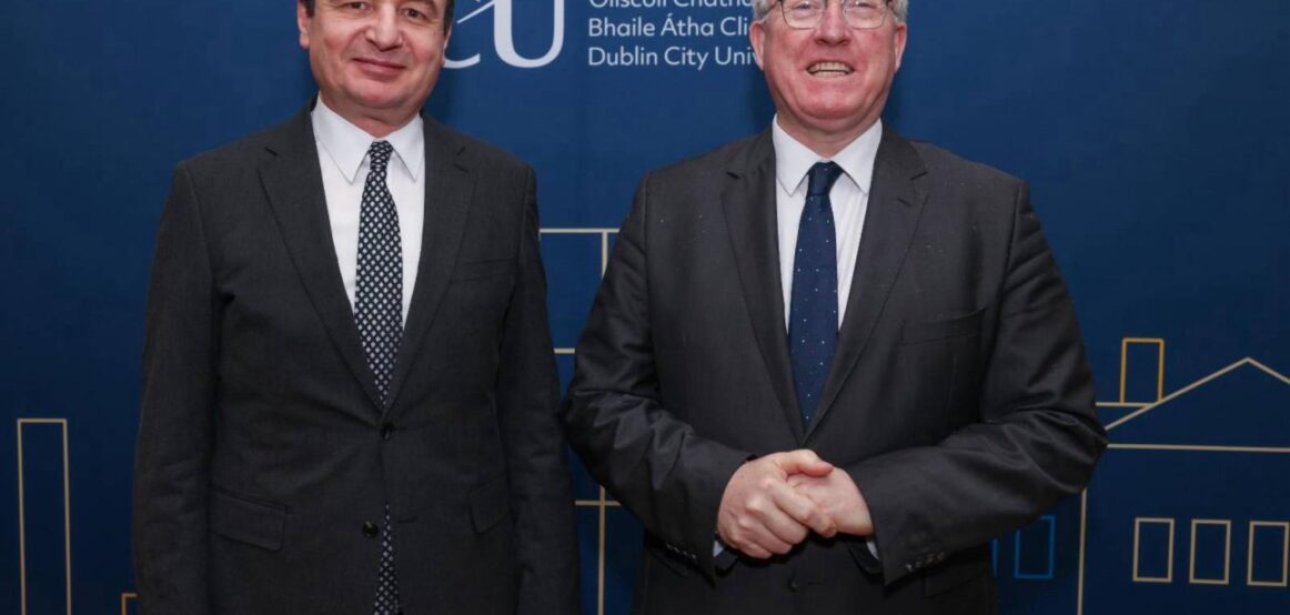 Kurti viziton Universitetin e Qytetit të Dublinit, pritet nga presidenti i këtij universiteti, Daire Keogh