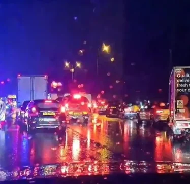 Në Britaninë e Madhe 34 persona kanë mbetur të plagosur pasi janë përplasur 15 makina