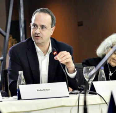 Weber: Do të ishte e vështirë që në KE të mos votojnë për Kosovën nëse Qeveria e zgjidhë çështjen e Manastirit