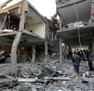 AFP: Sulmi ajror vret 36 anëtarë të familjes derisa po përgatitnin syfyrin në Gaza