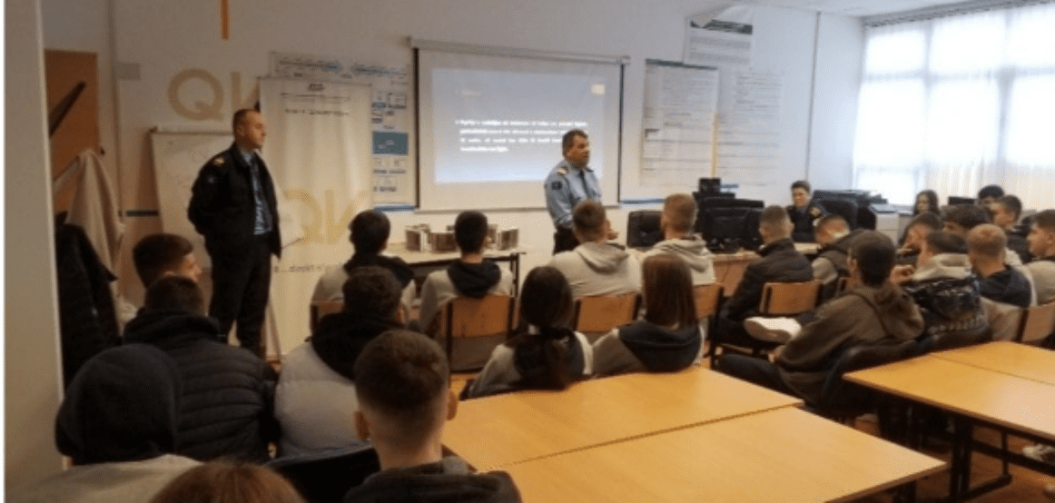 Policia mban ligjërata në shkollat fillore të komunës se Prizrenit