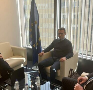 Kosova pajtohet pak, Escobar e Osmani presin marrëveshje nesër, Bislimi në Bruksel pasi në shkurt refuzoi ftesën