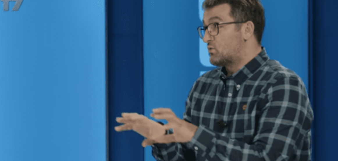 Gashi ironizon: Kurti merret me qentë endacakë vetëm nëse i thua që po i bjen Serbia në Kosovë