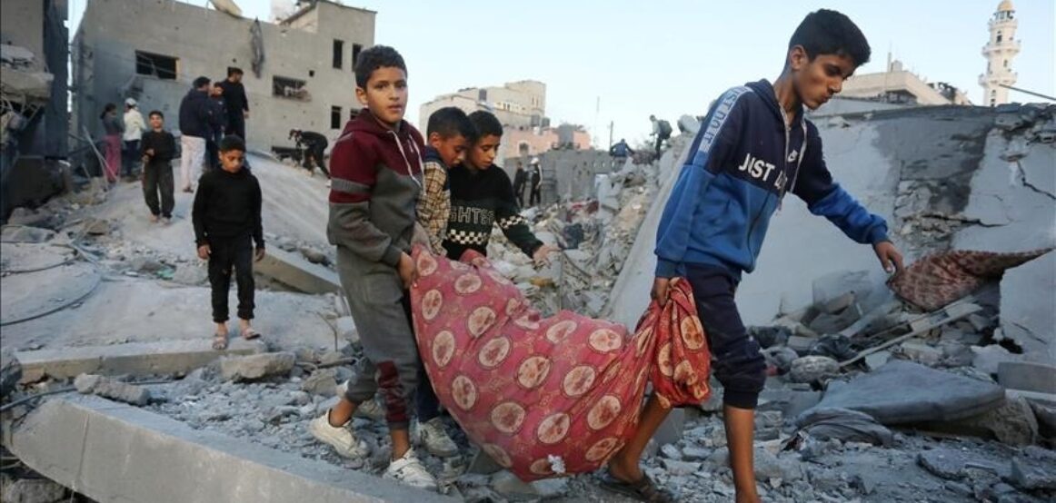 6 fëmijë në mesin e 14 të vrarë nga bombardimi izraelit në Rafah