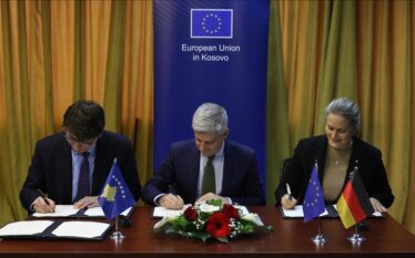 Kosova nënshkruan marrëveshje me vlerë 33 milionë euro me Bankën…