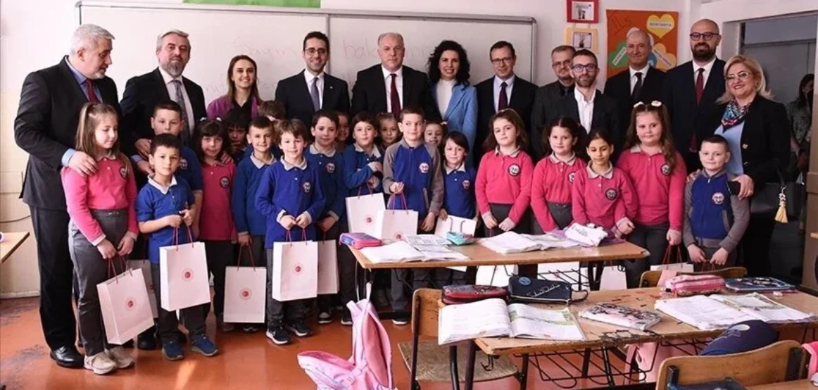 Zv/ministri i Jashtëm i Türkiyes vizitoi Mamushën dhe Prizrenin
