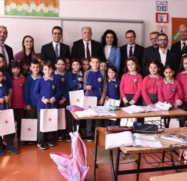 Zv/ministri i Jashtëm i Türkiyes vizitoi Mamushën dhe Prizrenin