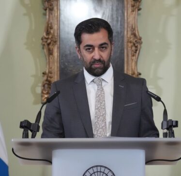 Kryeministri skocez Humza Yousaf jep dorëheqjen