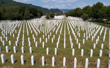 BE-ja bën thirrje të mos mohohet gjenocidi në Srebrenicë