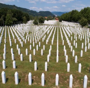 BE-ja bën thirrje të mos mohohet gjenocidi në Srebrenicë