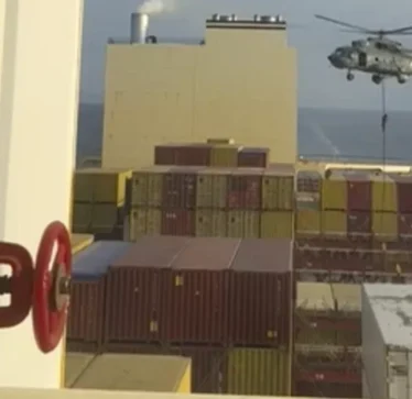 Komandot e marinës iraniane konfiskojnë një anije izraelite në ngushticën e Hormuzit