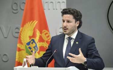 Abazoviq: Serbia të mos merret me anëtarësimin e Kosovës në…