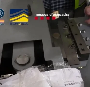 Zbulohet në Spanjë laboratori më i madh për falsifikimin e 2-euroshve