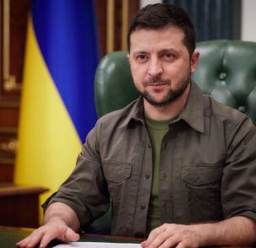 ”Mos na i vononi më armët”, Zelensky: Rusia po përfiton nga shpërndarja e ngadaltë e armëve