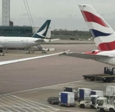 Dy aeroplanë përplasen në aeroportin Heathrow të Londrës – njëri “ia preu majën e krahut” tjetrit