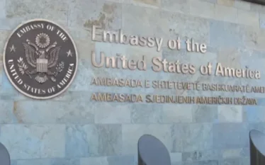 ​Ambasada e SHBA-së thirrje kundër dhunës në familje: Është krim,…