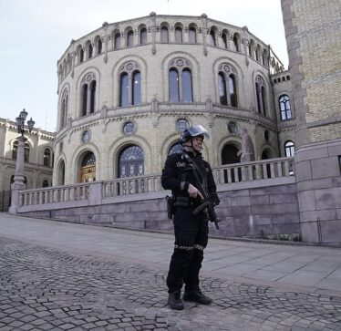 Myslimanët në Norvegji morën kërcënime në prag të Bajramit: Policë të armatosur patrullojnë rrugët