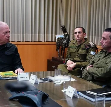 Izraeli pezullon aktivitetet arsimore dhe kufizon tubimet në pritje të një sulmi iranian