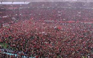 Skena të pabesueshme në festën e Leverkusenit: Tifozët nuk e…
