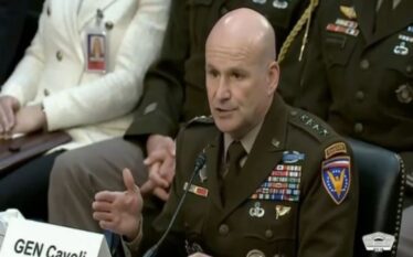 Gjenerali i NATO-s: Duhen dërguar më shumë trupa dhe artileri…