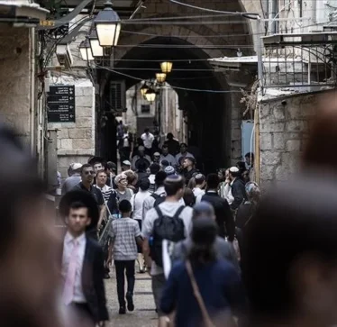 Kolonët fanatikë hebrenj bastisën xhaminë Al-Aksa