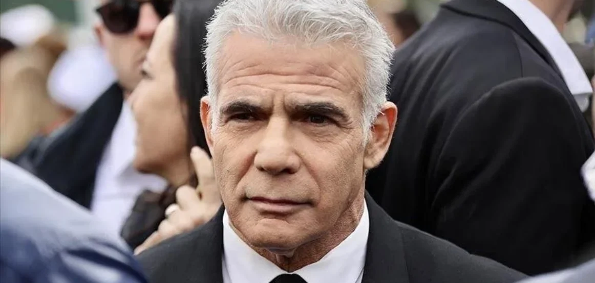 Lideri i opozitës izraelite, Lapid i bën thirrje Netanyahut të japë dorëheqje